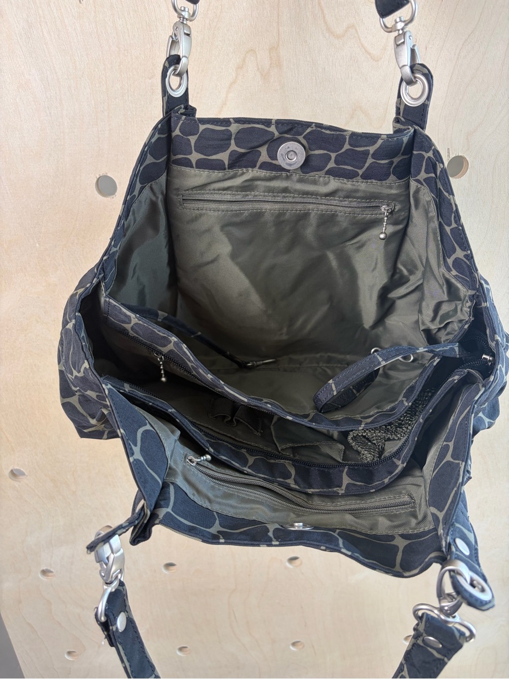 Baggallini Hampton Shoulder Tote Bag – Black & Gray Giraffe Print Nylon - Picture 5 of 10